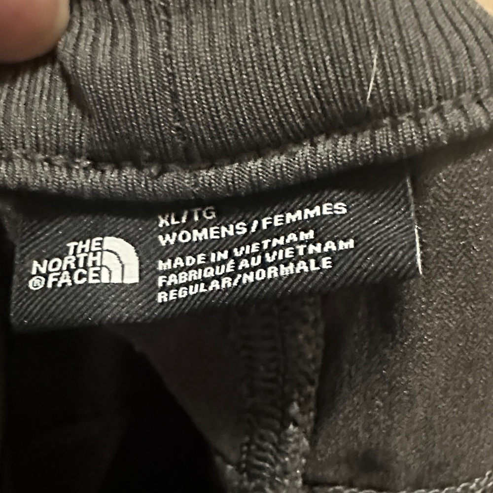 The North Face Black Cropped Pants - Picture 2 of 2